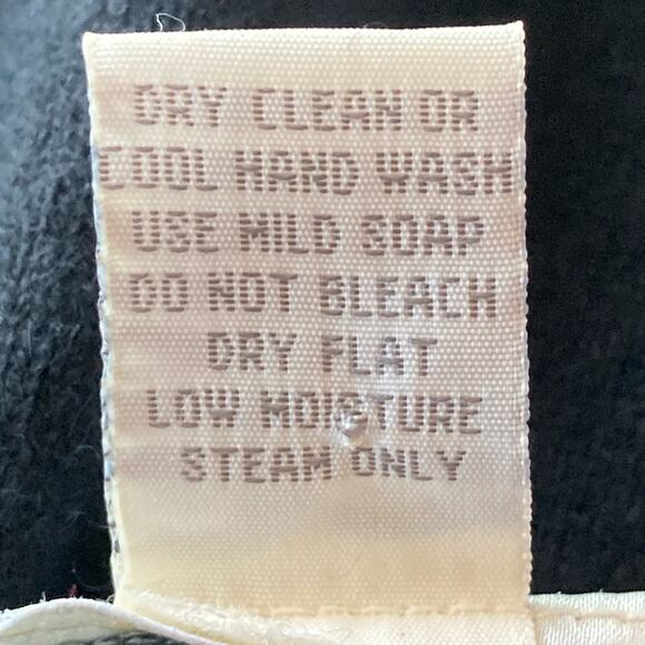 Neiman Marcus Black Cashmere Sleeveless Sweater Rhinestones Sz Large Career Wear - Picture 6 of 6